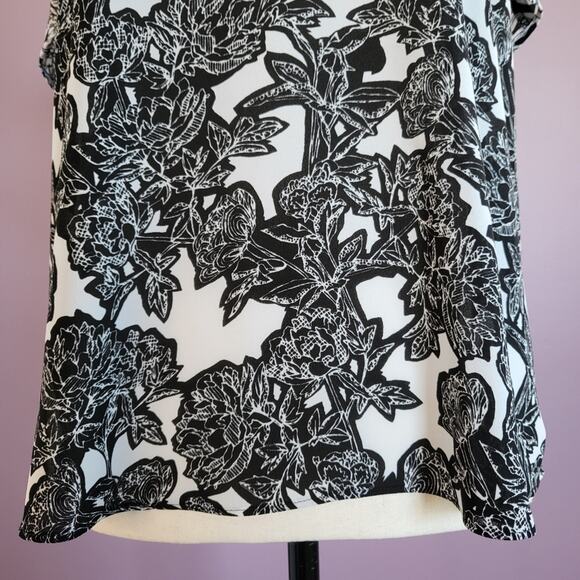 Express Black & White Floral Chiffon Ruffle Flounce Open Back Camisole Blouse - Picture 6 of 16